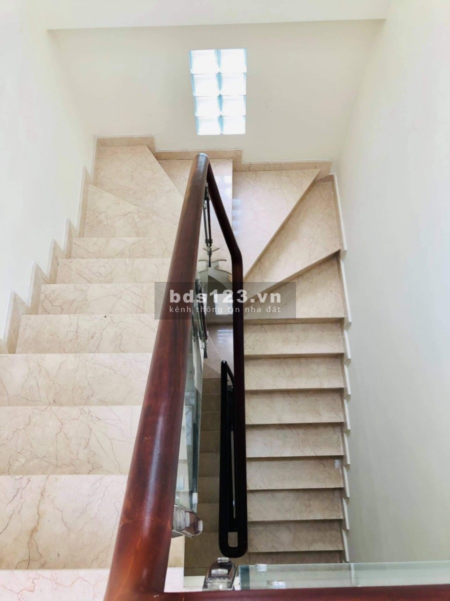 Hẻm xe hơi quay đầu, vài bước ra mặt tiền, Quận 3, 51m2. Giá 12,8 tỷ