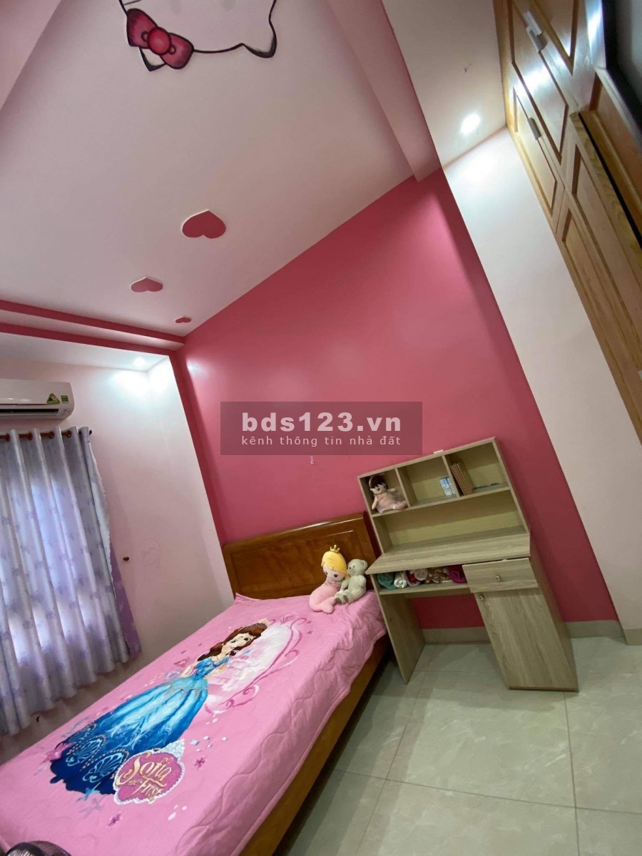 Nhà cần bán gấp lấy tiền trả nợ, 1 trệt, 1 lầu khu tiện ích đủ