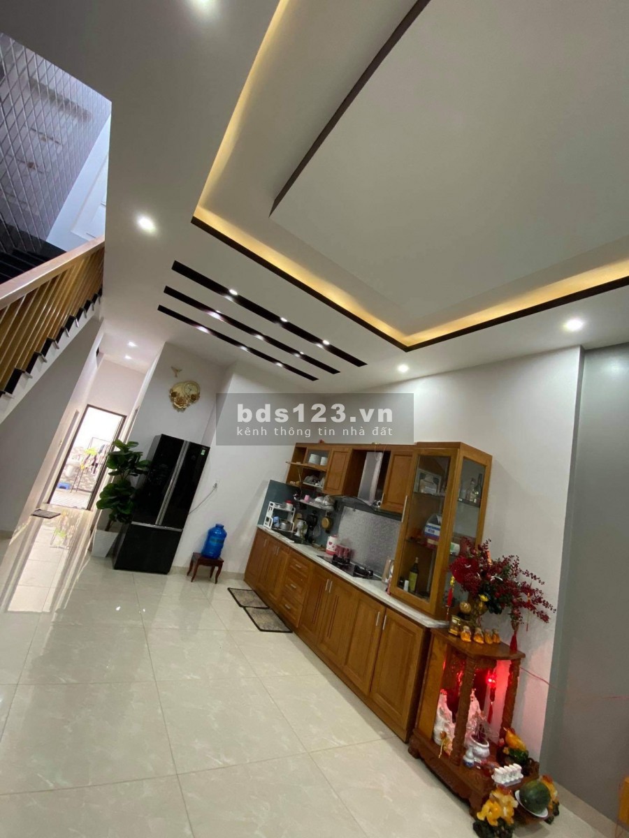 Nhà cần bán gấp lấy tiền trả nợ, 1 trệt, 1 lầu khu tiện ích đủ