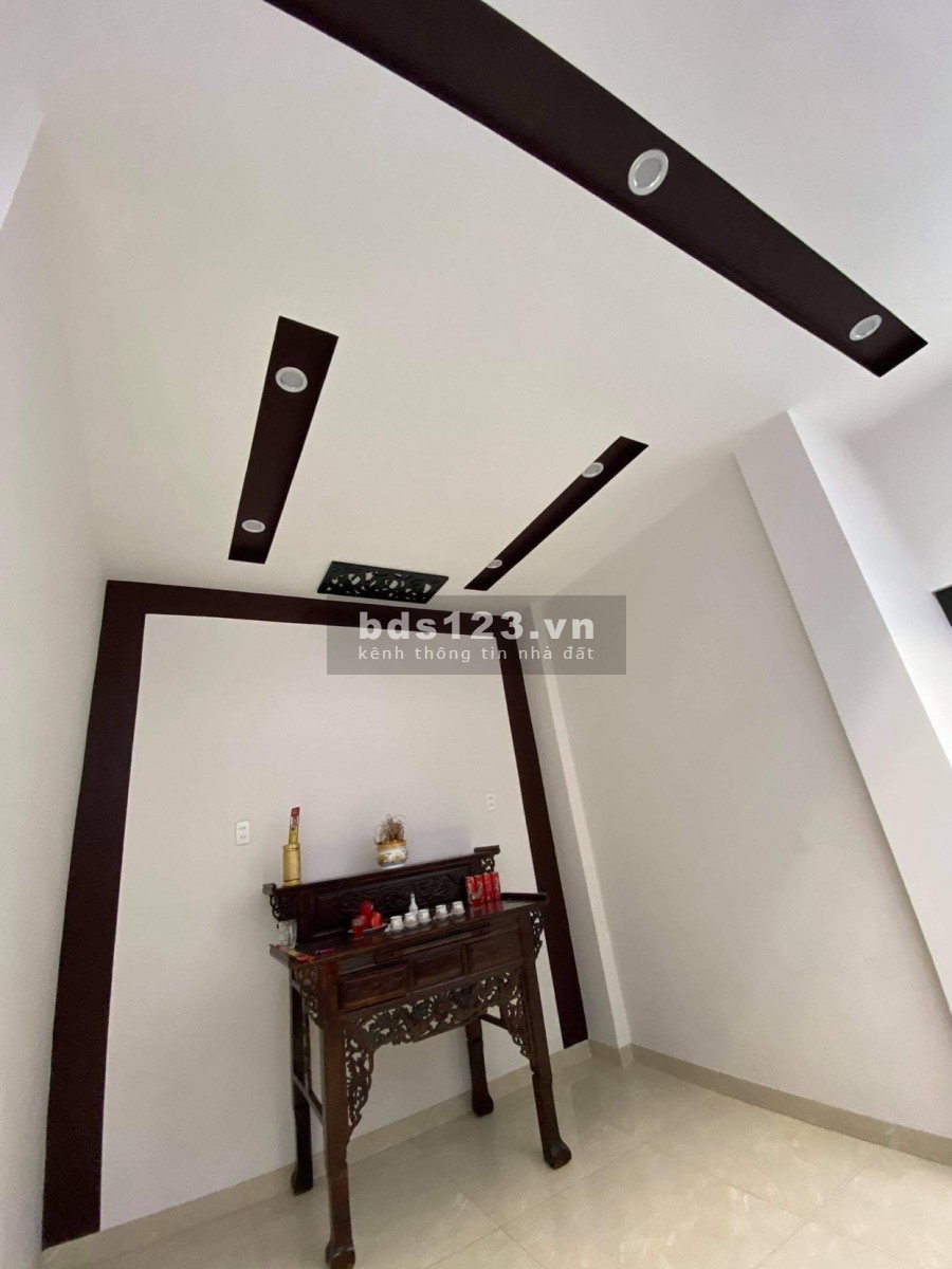 Nhà cần bán gấp lấy tiền trả nợ, 1 trệt, 1 lầu khu tiện ích đủ