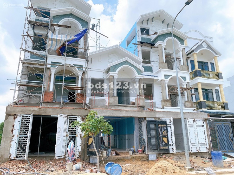 Bán Gấp Lô Đất 6x20 đường tỉnh lộ 10. Đối Diện Bệnh Viện Chợ Rẫy 2,SHR