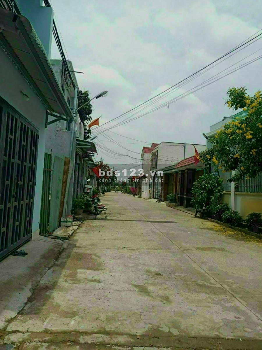 Bán Lô đất sổ riêng 10x27m đối diện trường mầm non Hoàng Yến giá 2tỷ500