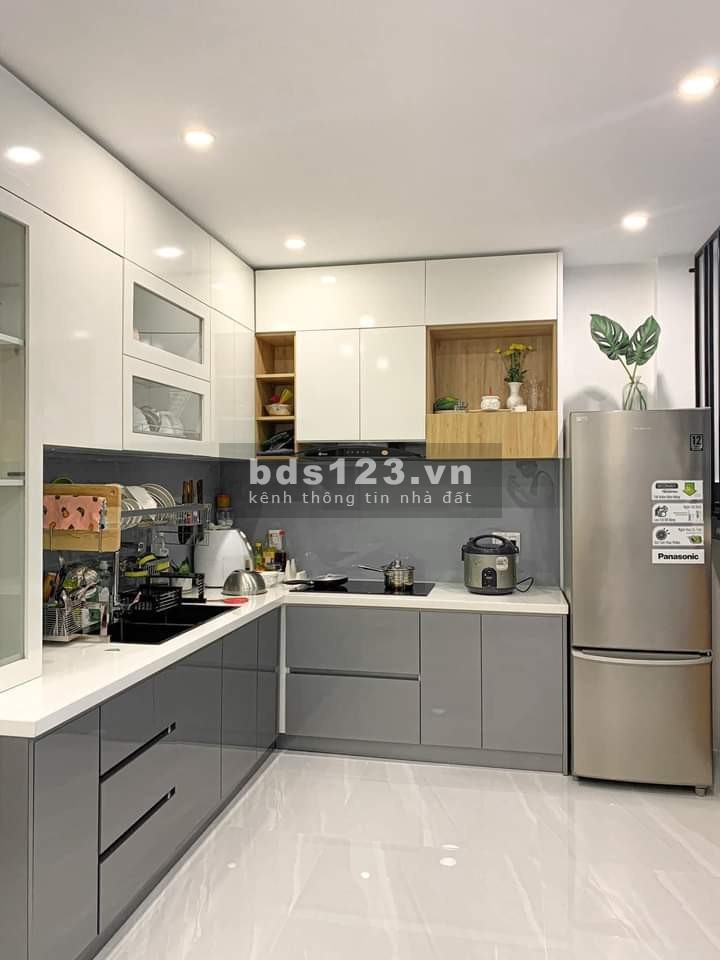 Cần bán gấp giá cả thương lượng lại, 5 tầng đúc, sổ chính chủ