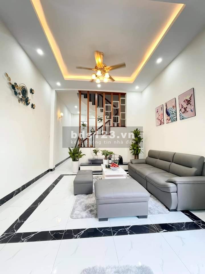 Cần bán gấp giá cả thương lượng lại, 5 tầng đúc, sổ chính chủ