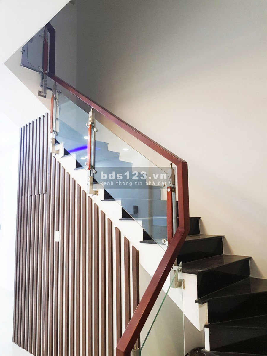 Bán nhà hẻm nhựa 8m, đường số 27, phường Tân Quy, Quận 7
