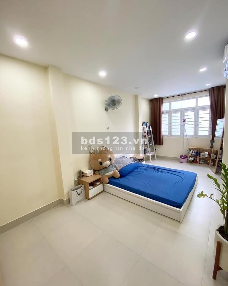 Mặt Tiền Quận 1 ngay Khu Phố Tây sầm uất, 74m2 chỉ 18 tỷ, đang cho thuê mùa Covid 3000$