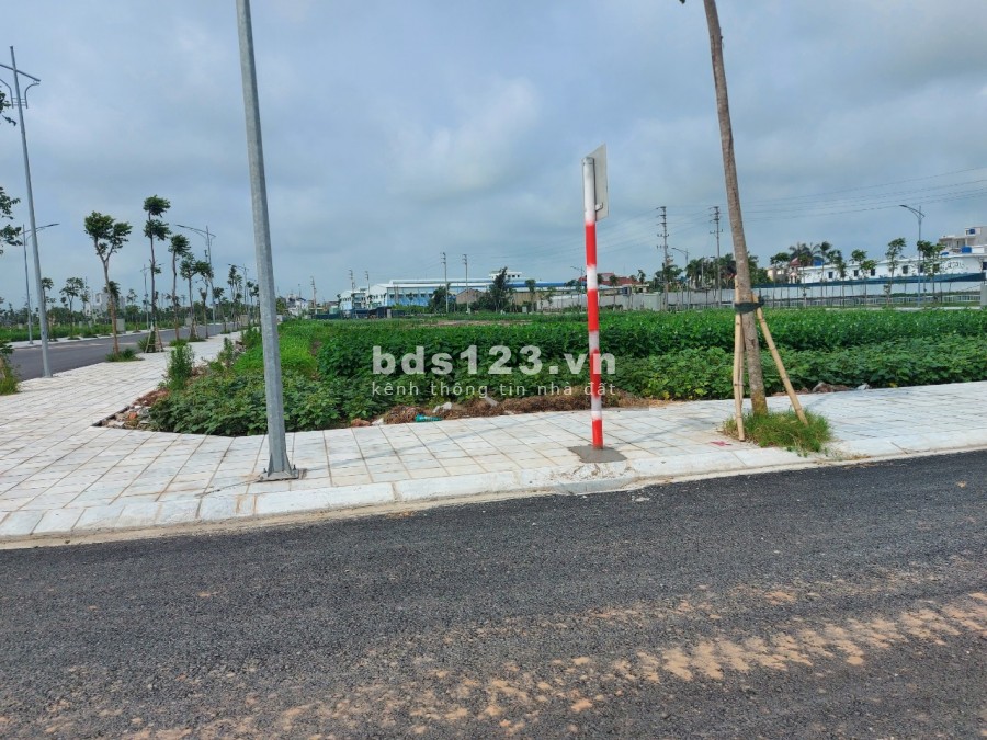 Bán lô góc mặt đường 221A, cạnh khu công nghiệp Tiền Hải