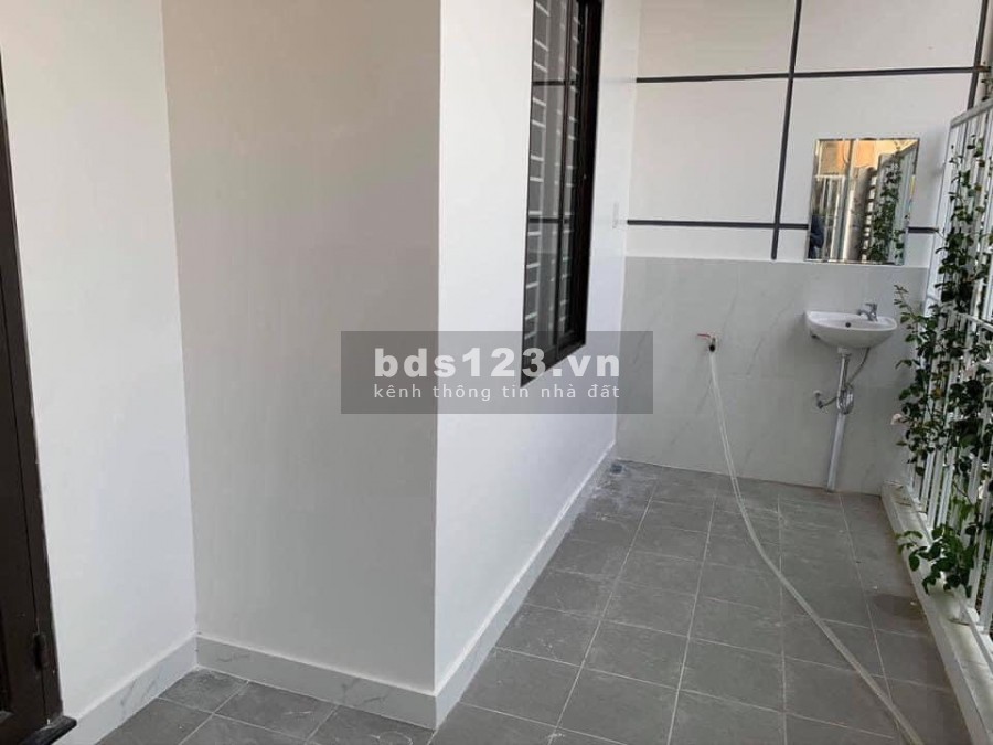 Nhà sổ riêng 2tỷ100tr, 80m2, mặt tiền đường nhựa thông gần chợ Tân Phước Khánh