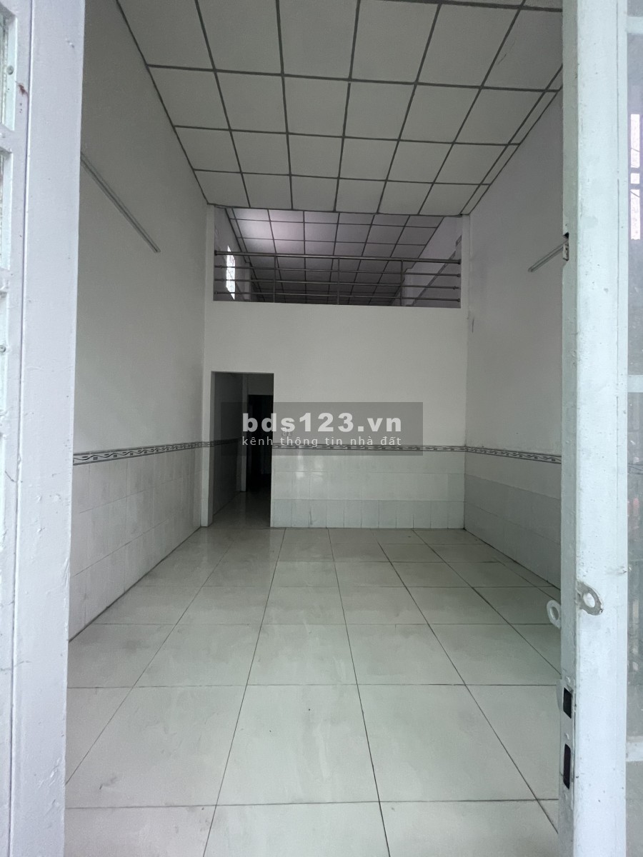 Nhà cần bán gấp ở ấp 5 Vĩnh Lộc B, Huyện Bình Chánh, mt 4m, xe ra vào thuận tiện
