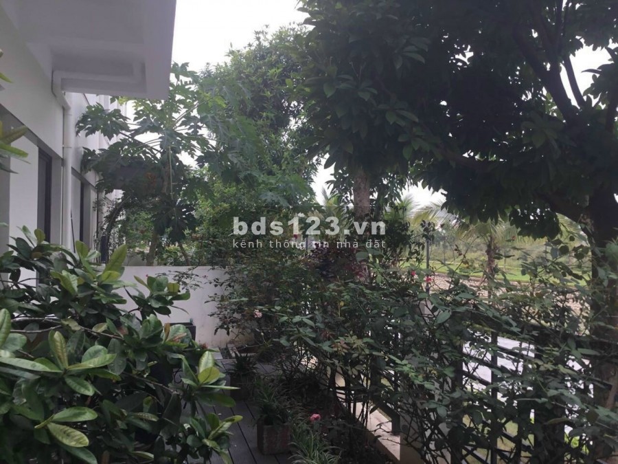 Bán lại biệt thự Vinhome Thăng Long đơn lập 223m2x3T view sông full nội thất 0817222333