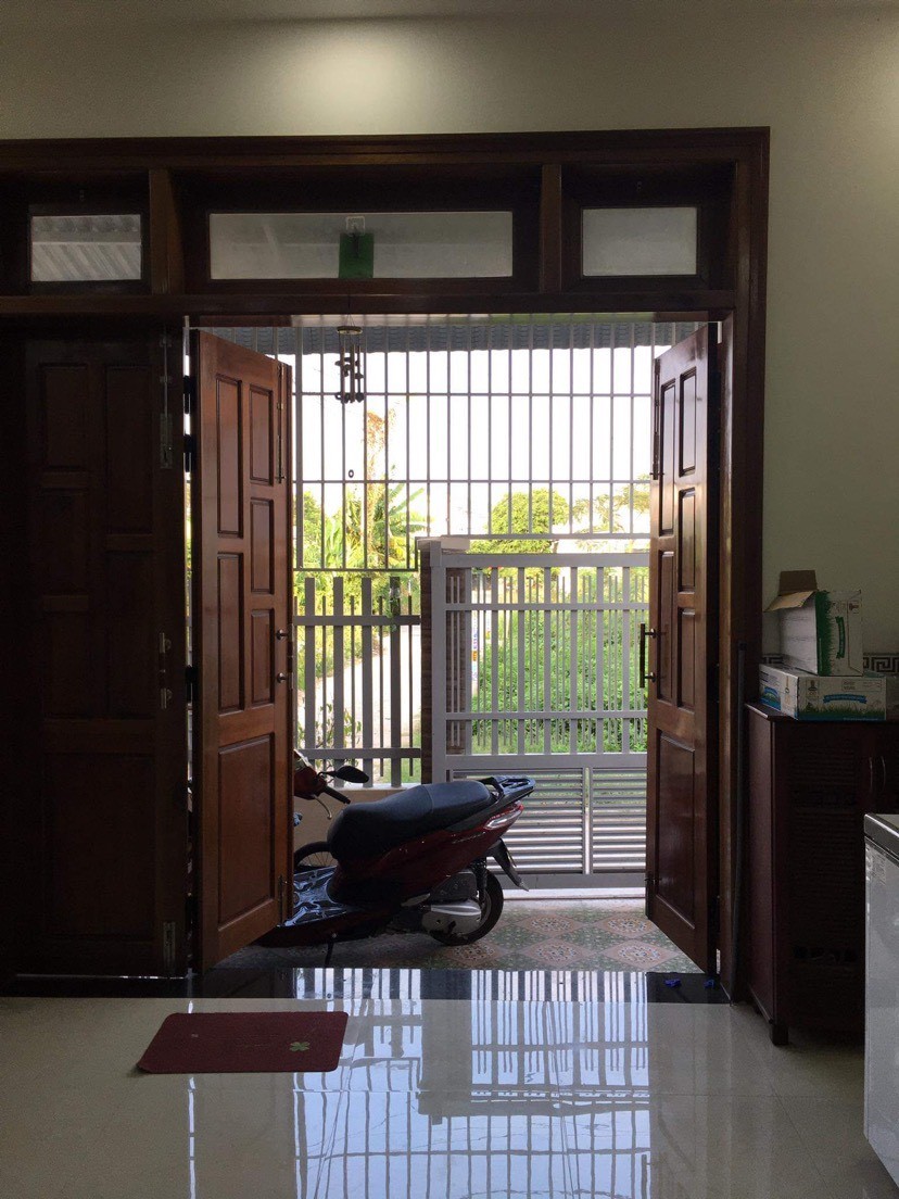 Bán nhà lô góc 2 mặt tiền gần chợ Vĩnh Ngọc, Nha Trang Giá: 1tỷ950