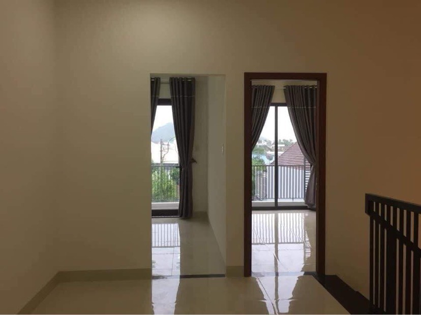 Bán nhà lô góc 2 mặt tiền gần chợ Vĩnh Ngọc, Nha Trang Giá: 1tỷ950