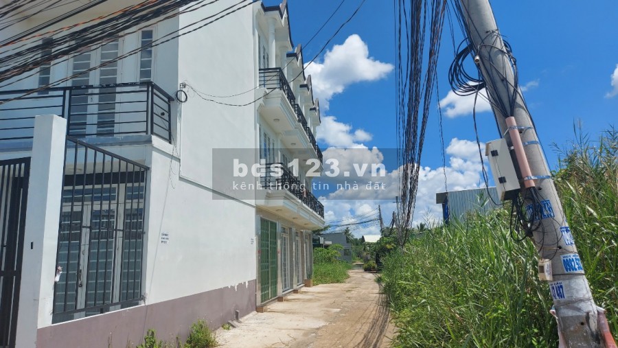 Bán đất giá rẻ 10x55 giá 3 tỷ 150 triệu, thổ cư 100%, xã Hựu Thạnh, Đức Hòa, Long An