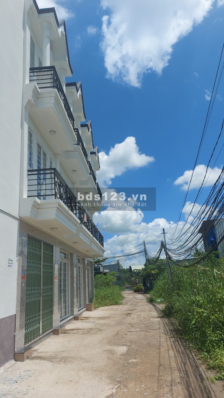 Bán đất giá rẻ 10x55 giá 3 tỷ 150 triệu, thổ cư 100%, xã Hựu Thạnh, Đức Hòa, Long An