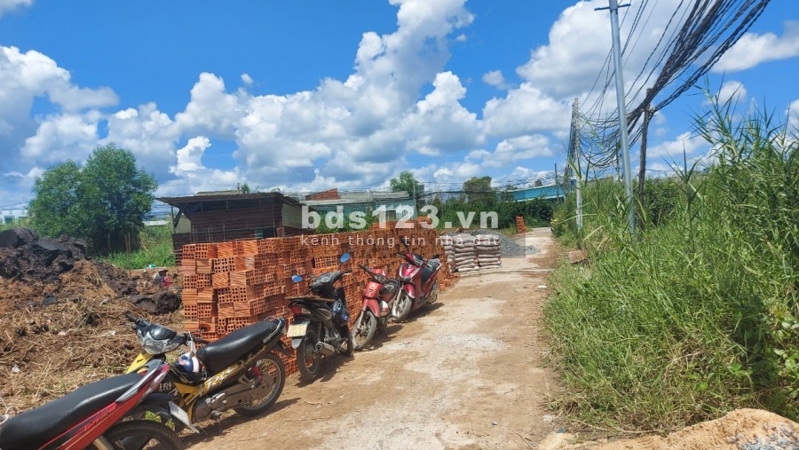 Bán đất giá rẻ 10x55 giá 3 tỷ 150 triệu, thổ cư 100%, xã Hựu Thạnh, Đức Hòa, Long An