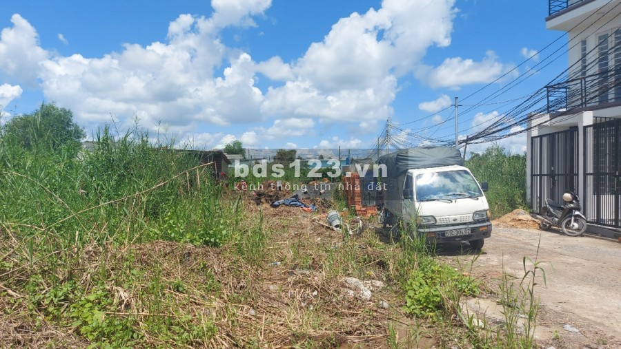 Bán đất giá rẻ 10x55 giá 3 tỷ 150 triệu, thổ cư 100%, xã Hựu Thạnh, Đức Hòa, Long An
