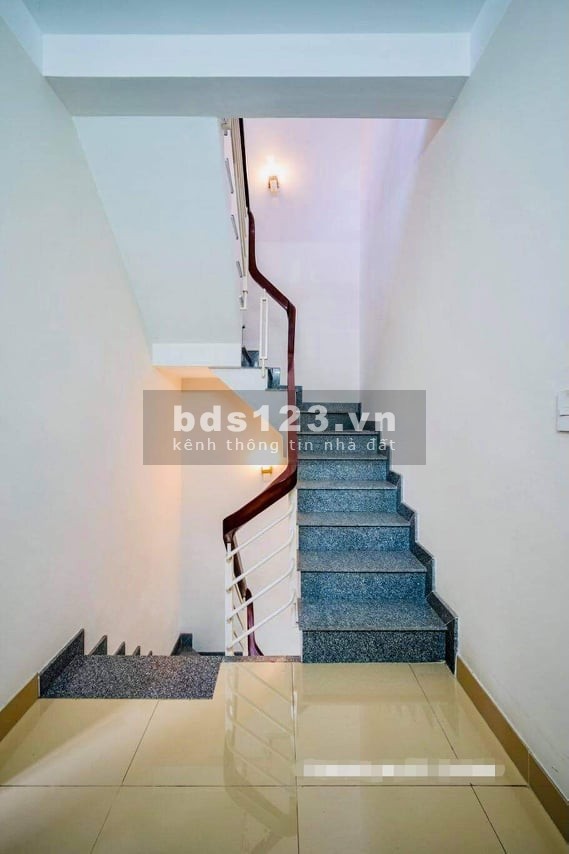 Cần bán gấp nhà mặt tiền Đinh Tiên Hoàng 40m2, 5.8 tỷ.