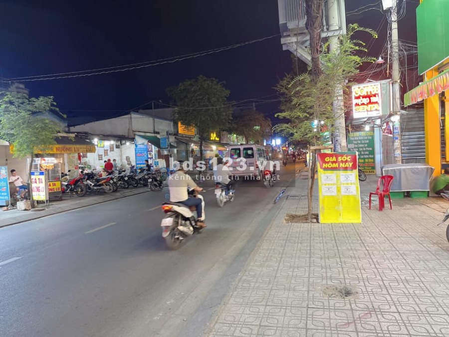 (Quận 12)Bán nhà mặt tiền ngang 6m, vị trí tuyệt đẹp, Nguyễn Văn Qúa, 300m2, 3 tầng, giá 17 tỷ