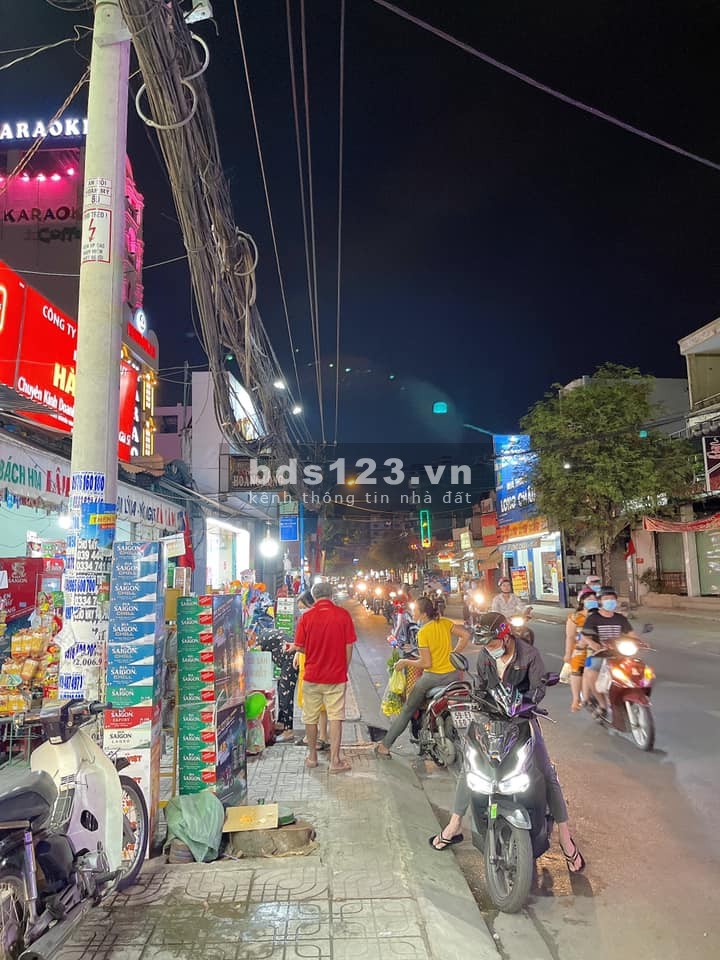 (Quận 12)Bán nhà mặt tiền ngang 6m, vị trí tuyệt đẹp, Nguyễn Văn Qúa, 300m2, 3 tầng, giá 17 tỷ