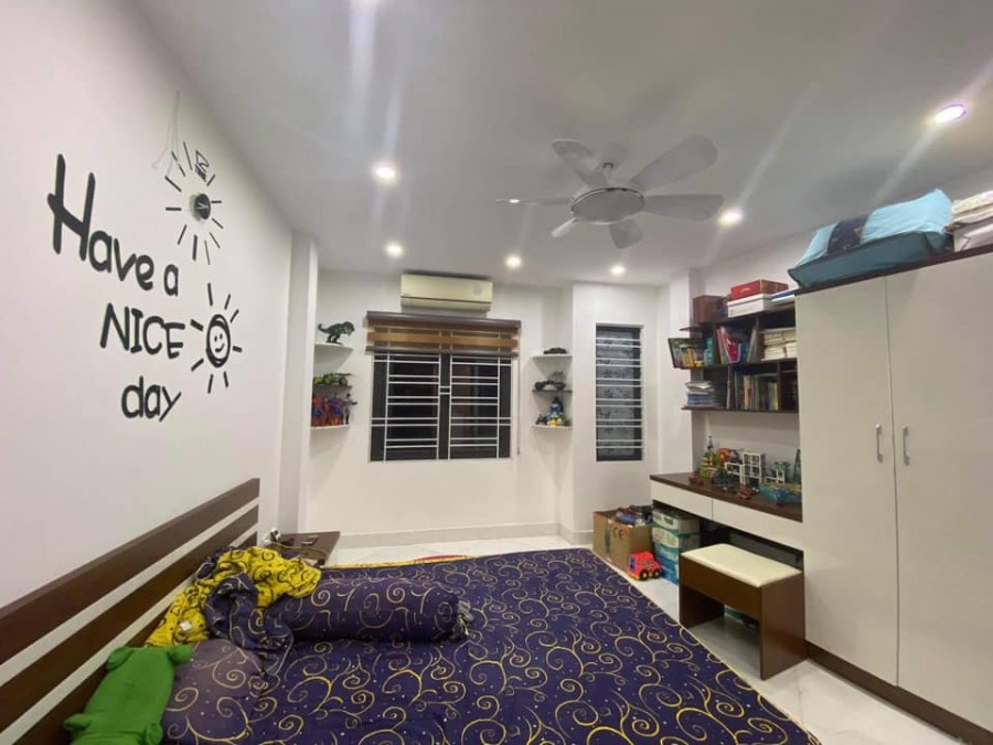 Bán Nhà Nguyễn Trãi 35m2x5T, Chủ Tự Xây Tâm Huyết, Yên Tĩnh, Ở Sướng, Tặng Nội Thất 3.6 Tỷ