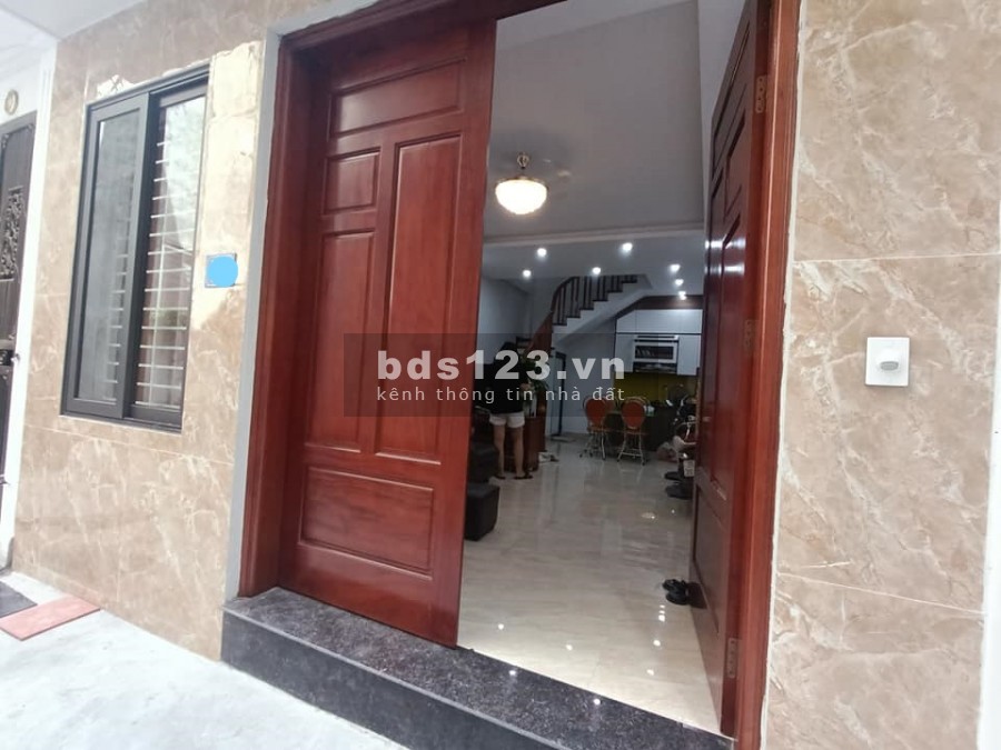 Bán nhà Mỹ Đình, diện tích 39m2, 5 tầng, mặt tiền 4.4m, giá 4.9 tỷ (thương lượng). E. Hiếu 0972827333