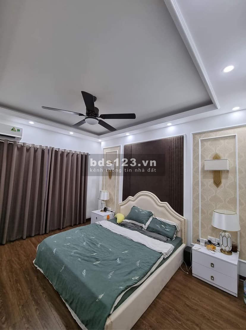 Siêu phẩm Cầu Giấy, ô tô vào nhà tặng full nội thất, dt 45m2, 5 tầng, giá 10 tỷ