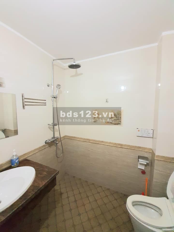 Mặt phố Vĩnh Phúc, kinh doanh đỉnh đối diện đại hóc Thủ Đô, 2 mặt thoáng