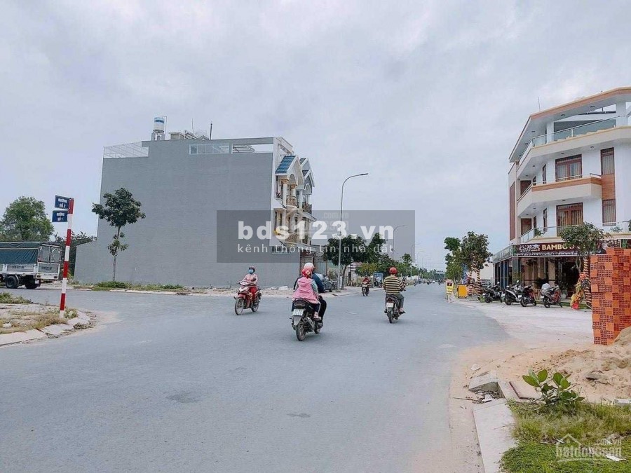 Bán đất gần khu dân cư Bình Chánh mở rộng công ty, gần Aeon Bình Tân và bến xe Miền Tây