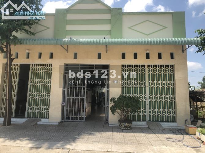 Cần tiền trả nợ gđ cần bán gấp căn nhà trọ 300m2(10x30) ngay chợ tự phát Mỹ Phước 3.
