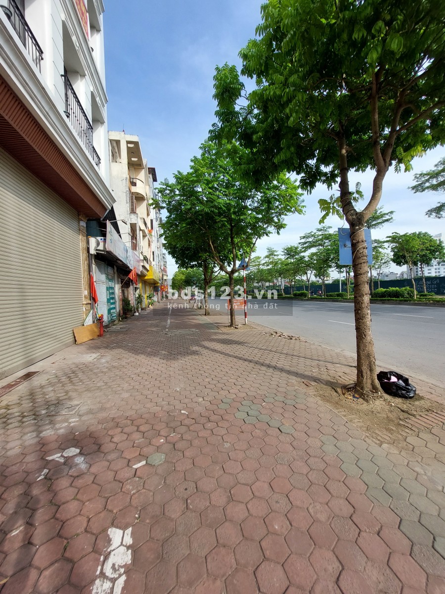Chuyển công tác bán gấp nhà lô góc Vip Long Biên, giá trên 3 tỷ