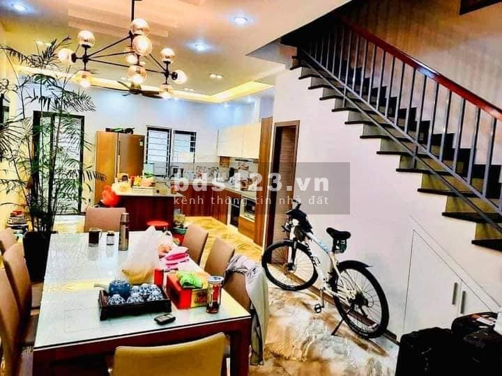 Bán nhà phân lô VIP Phố Trung Kính, Cầu Giấy, 6 tầng, mặt tiền 5.5m, ô tô vào