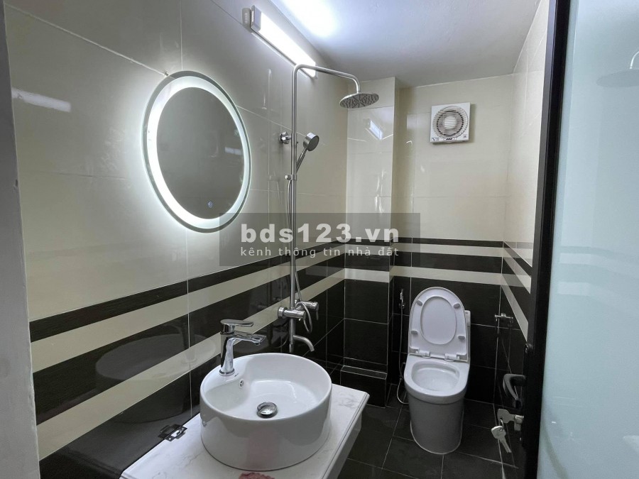 Nhà mới đẹp Cầu Giấy, ngõ ô tô chạy, tặng nội thát sịn sò, dt 39m2, giá 4.5 tỷ