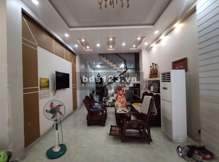 Ành hưởng dịch Covid, chủ nhà cần bán gấp nhà HXH đường Phạm Văn Chí,giá 4 tỷ 3