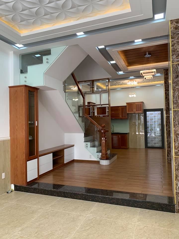 Bán Nhà Quận 7 đường Phạm Hữu Lầu, dt 100m2, giá 5,2 tỷ