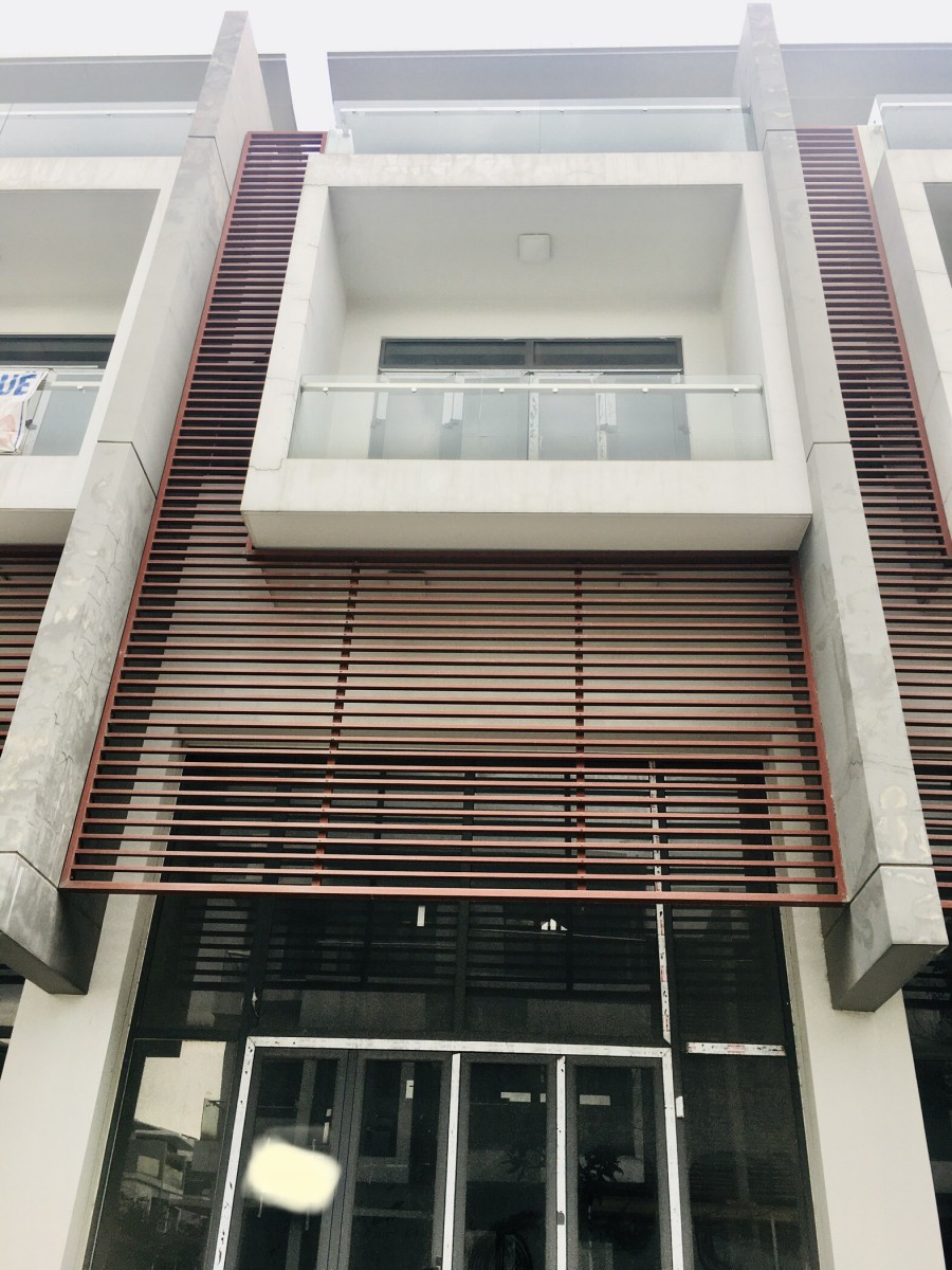 Ngộp Dịch, Chính Chủ Cần Bán Gấp Nhà Phố Thương Mại Cao Cấp Phố Đông Village, Tp.Thủ Đức, Giá Rẻ