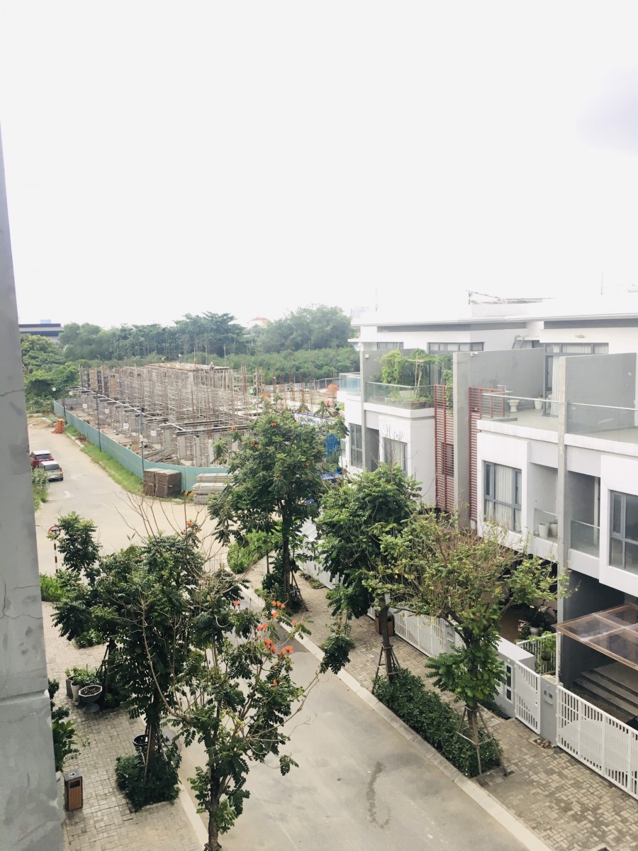 Ngộp Dịch, Chính Chủ Cần Bán Gấp Nhà Phố Thương Mại Cao Cấp Phố Đông Village, Tp.Thủ Đức, Giá Rẻ