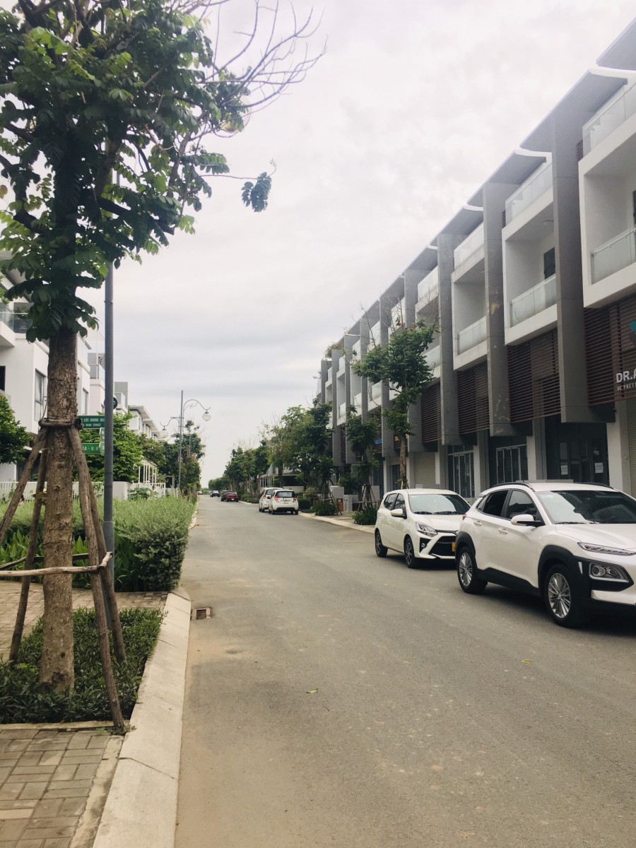 Ngộp Dịch, Chính Chủ Cần Bán Gấp Nhà Phố Thương Mại Cao Cấp Phố Đông Village, Tp.Thủ Đức, Giá Rẻ