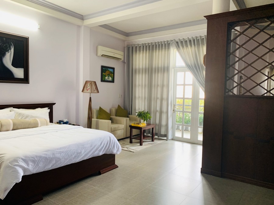 Bán nhà hẻm xe hơi Phổ Quang 5 lầu đang cho thuê 28 căn hộ dịch vụ