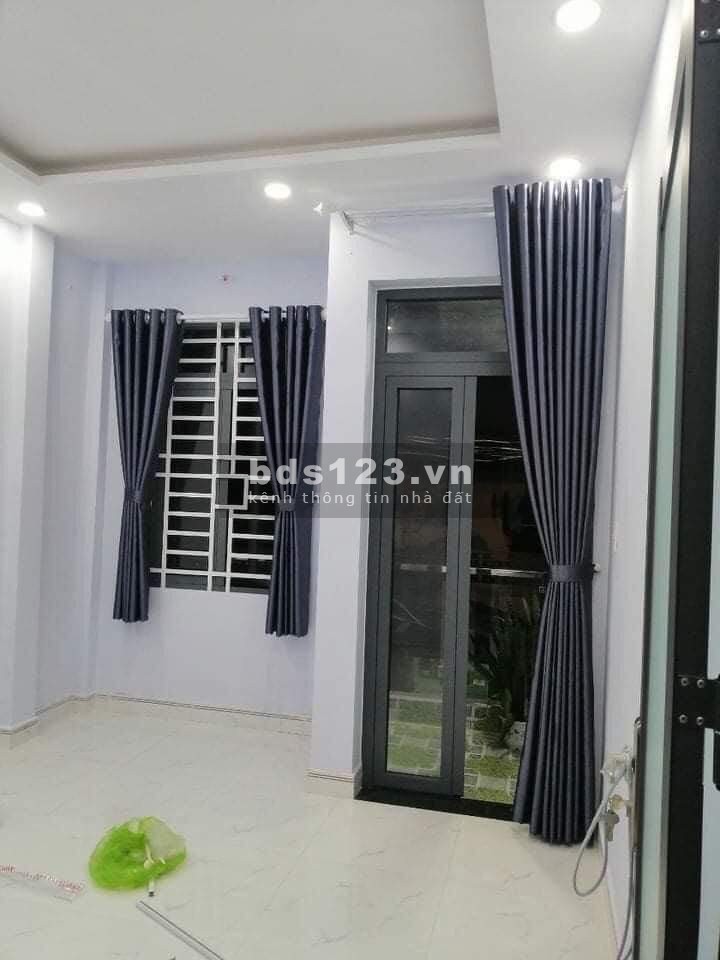 Bán gấp nhà mặt tiền kinh doanh gần sân Gofl Tân Bình, dt 35m2, 5.3 tỷ, còn thương lượng