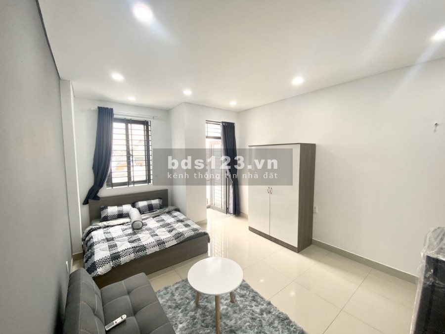Cho thuê căn hộ quận 1 ban công gần CV Lê Văn 8.