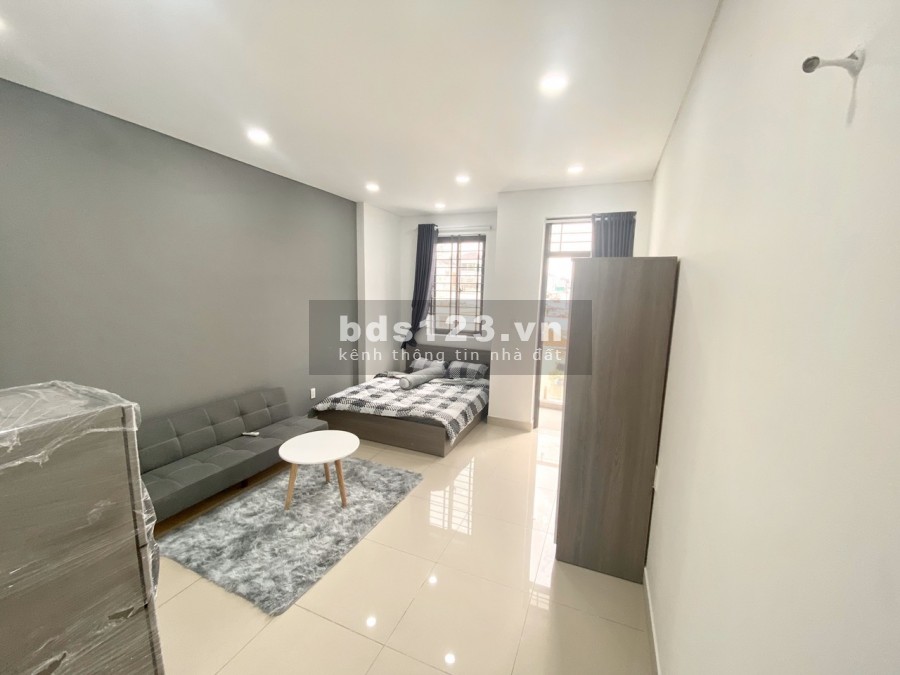 Cho thuê căn hộ quận 1 ban công gần CV Lê Văn 8.