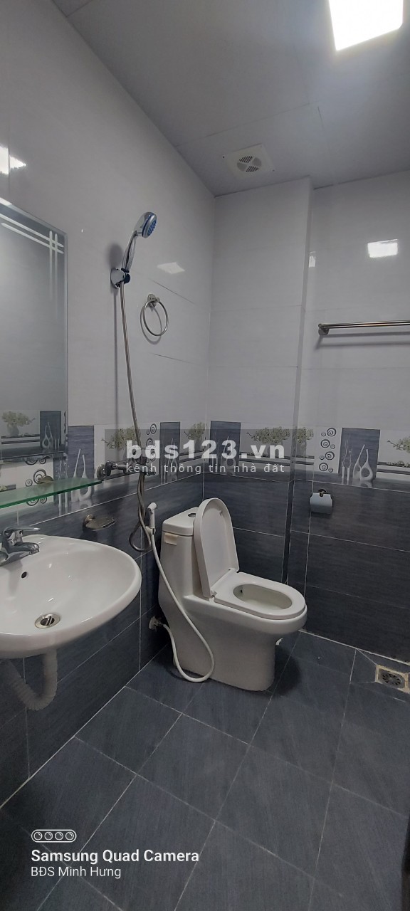Bán nhà xây mới 4 tầng tại phố Lụa, Vạn Phúc, Hà Đông. Giá 2,5 tỷ. Lh 0984672007