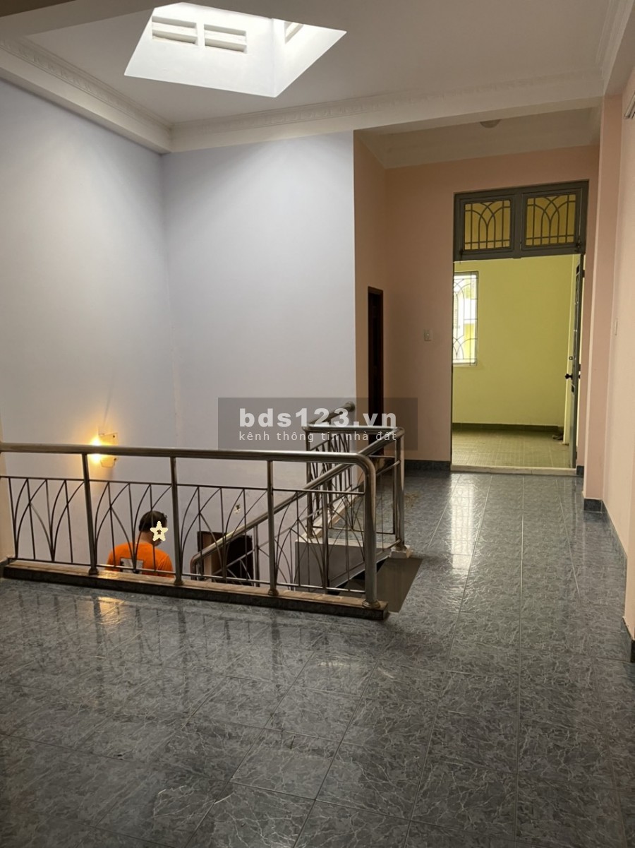 Nhà Tân Sơn Nhì, 4x20(m), 2 lầu, sân thượng, giá 16TR