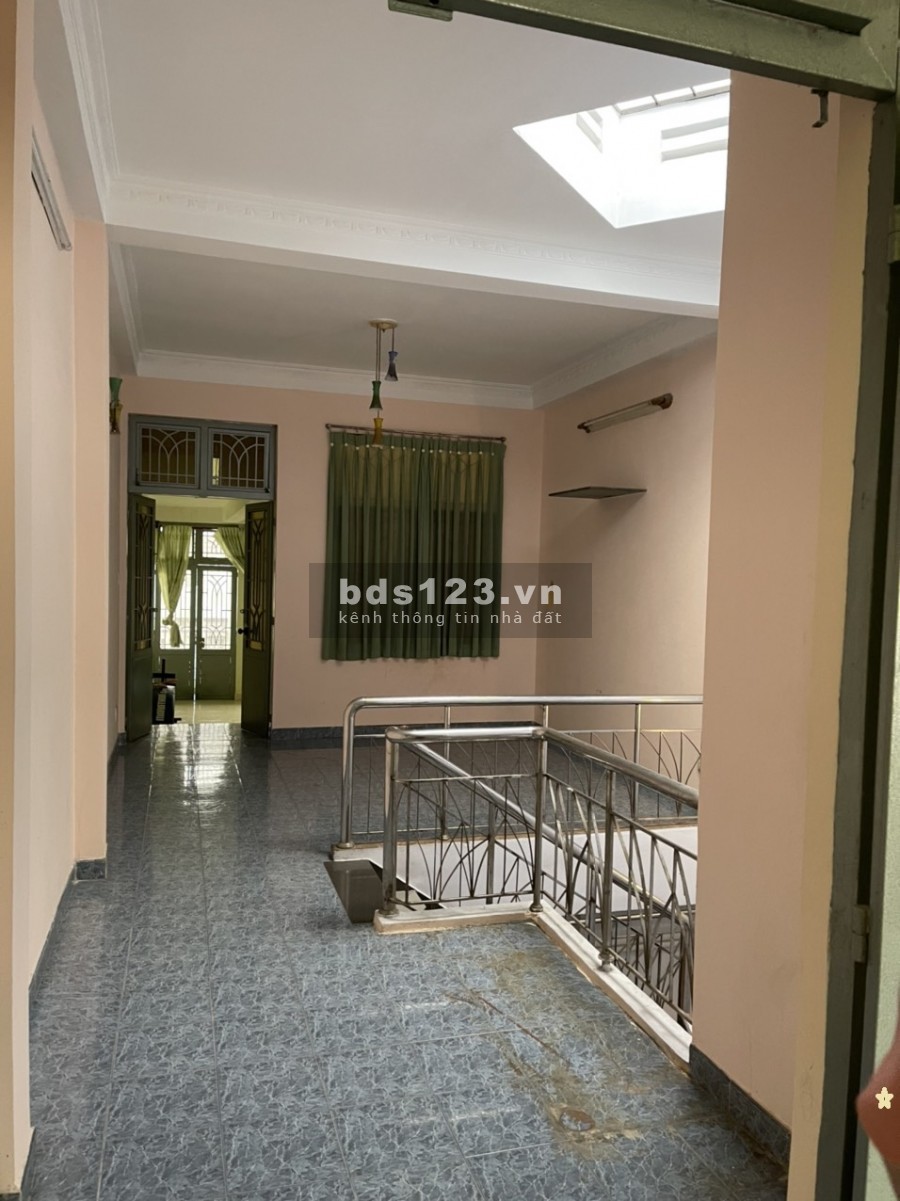 Nhà Tân Sơn Nhì, 4x20(m), 2 lầu, sân thượng, giá 16TR