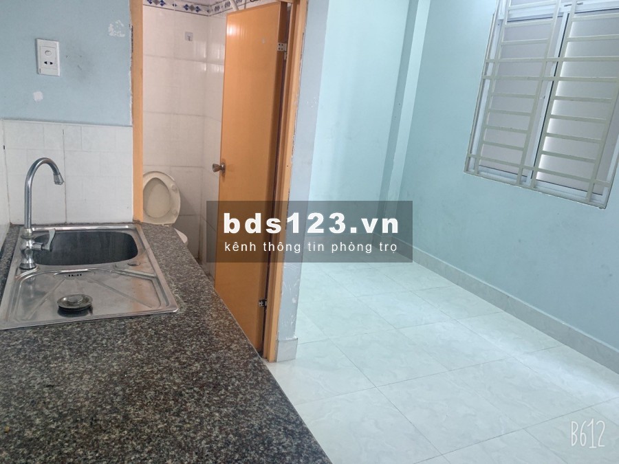 Cho thuê phòng 20m2 có gác, cửa sổ lớn Xvnt, p.21 Q.Bình Thạnh. Kế bên Q1
