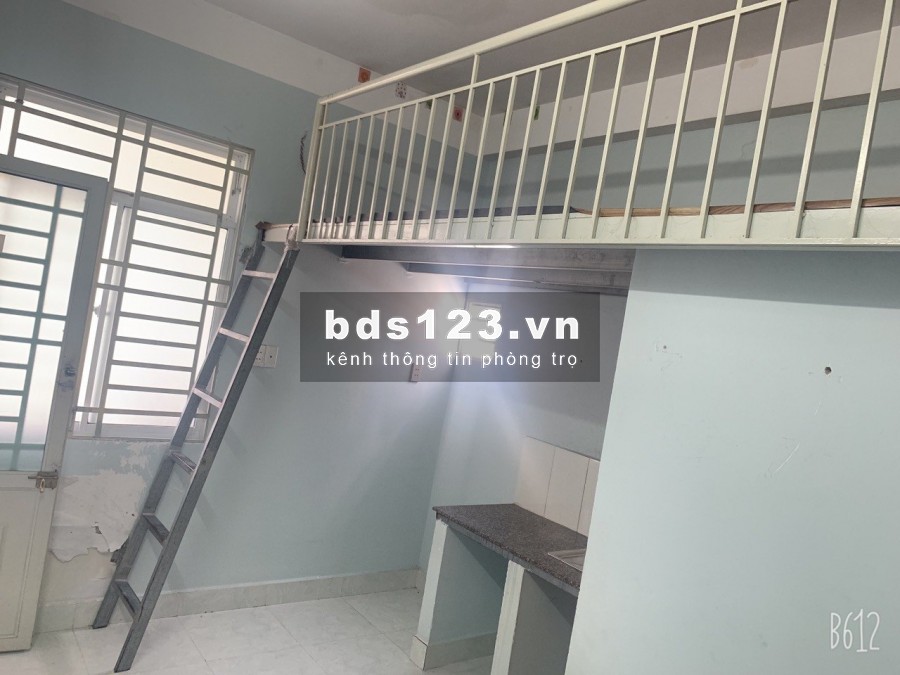 Cho thuê phòng 20m2 có gác, cửa sổ lớn Xvnt, p.21 Q.Bình Thạnh. Kế bên Q1