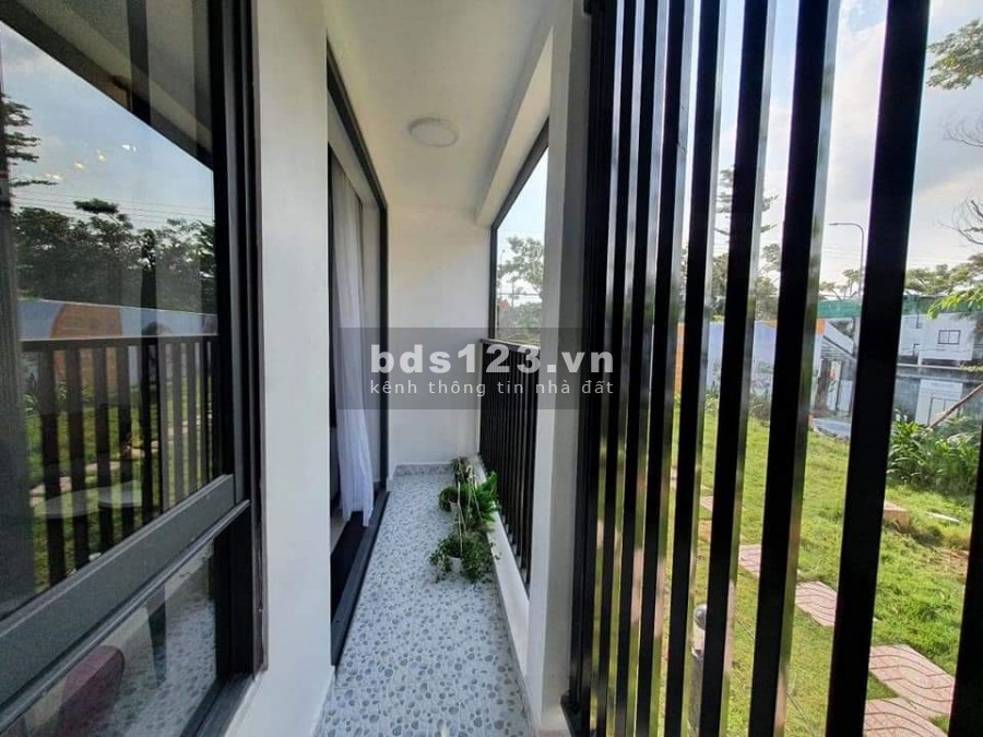 Một căn duy nhất liền kề Thủ Đức giá chỉ 1.55 tỷ, ngay Big C Dĩ An, 2 pn, 2 wc thanh toán 30% nhận nhà