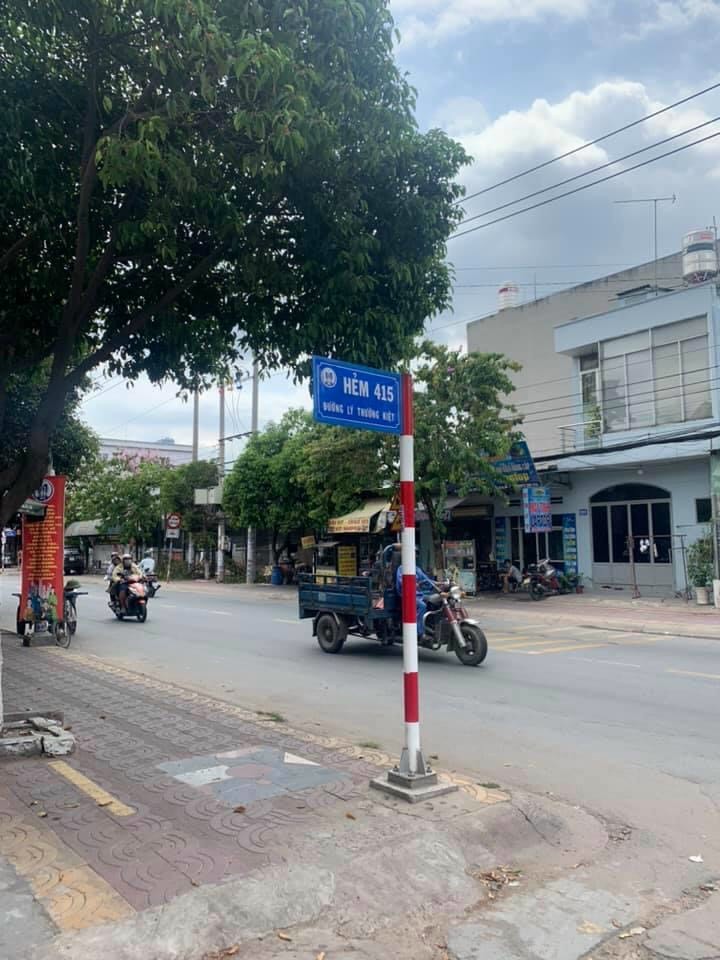 Chính chủ cần bán dãy phòng trọ dt 176 m, sổ hồng riêng , thổ cư 100%