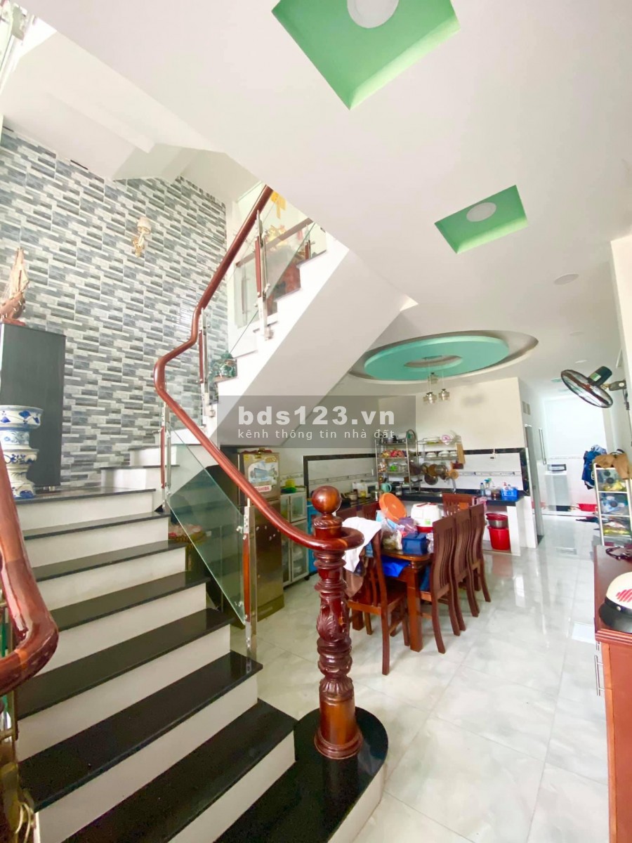 Cần bán gấp căn nhà 184/1A, Lê Đình Cẩn, phường Tân Tạo, Quận Bình Tân, HCM