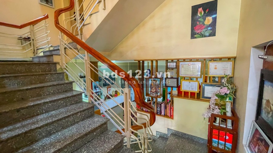 Bán Nhà 3 tầng mặt Tiền, Lý Tự Trọng, Tp Huế
